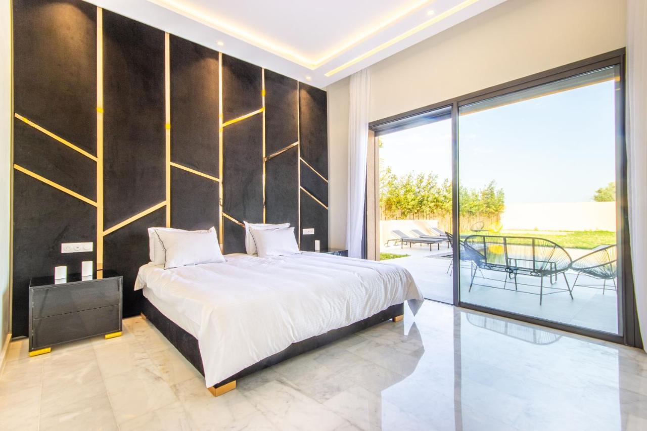 Villa NeWaVe, Lux, Piscine chauffée Inclus, Personnels à Marrakesh Extérieur photo