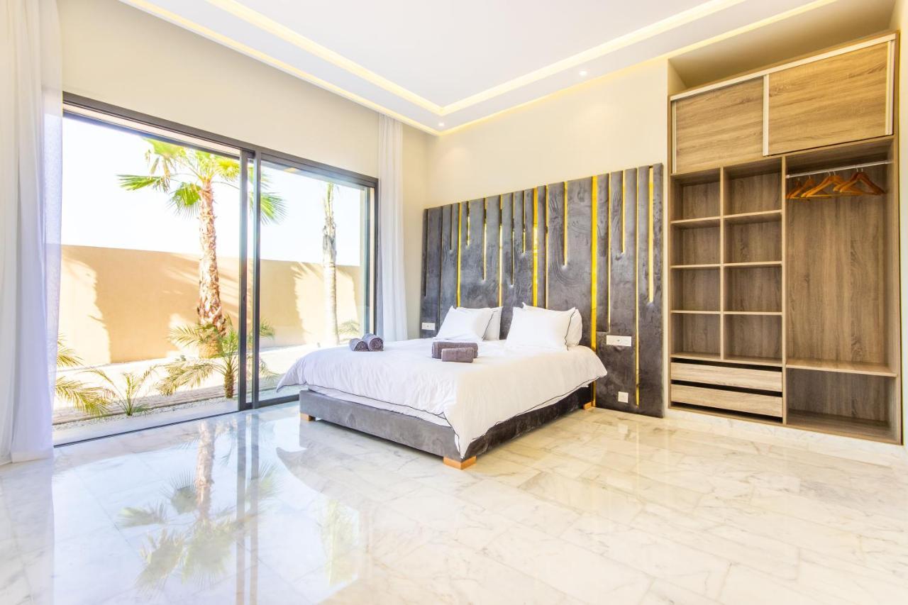 Villa NeWaVe, Lux, Piscine chauffée Inclus, Personnels à Marrakesh Extérieur photo